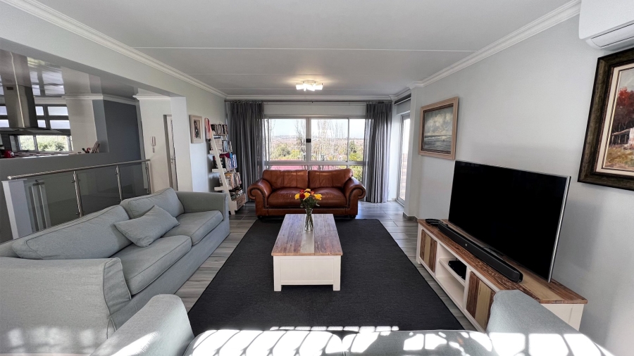4 Bedroom Property for Sale in Langenhovenpark Free State